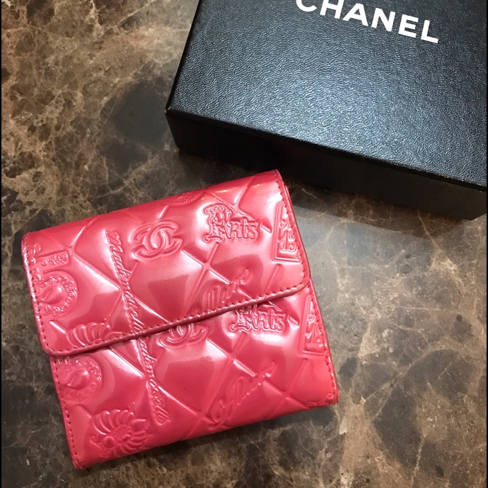 Auth. Chanel pink patent wallet